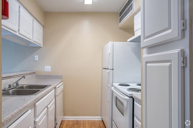 1BR, 1BA - 815SF - Salado at Cityview