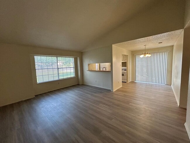 Photo - 521 Greenlawn Blvd