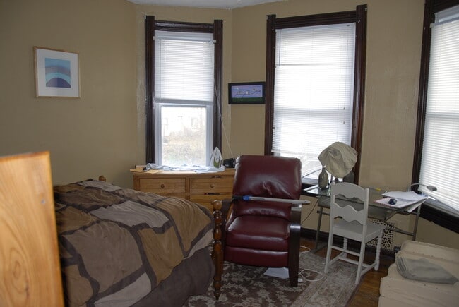 Photo - 327 E 2nd St Unidad Apt 1