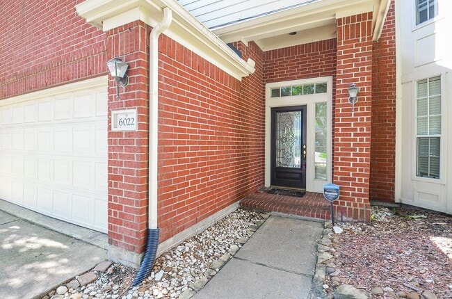 Photo - 6022 Spanish Oak Dr