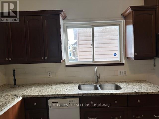 Photo - 220 Waterloo St