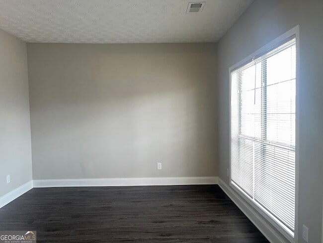 Photo - 299 Sheffield Chase