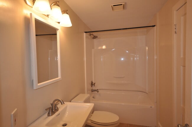 Photo - Apollo-Pre-Leasing Now for the Fall Semest...