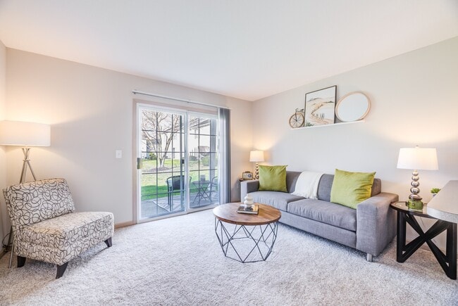 Eastpointe Lakes Apartments and Townhomes