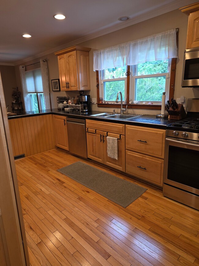 Photo - 8 Willow Ln
