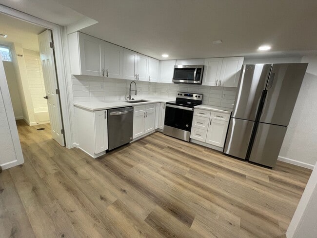Building Photo - 1609-1611 Hooker Street Unit 1611 B Hooker Street - 1611 B