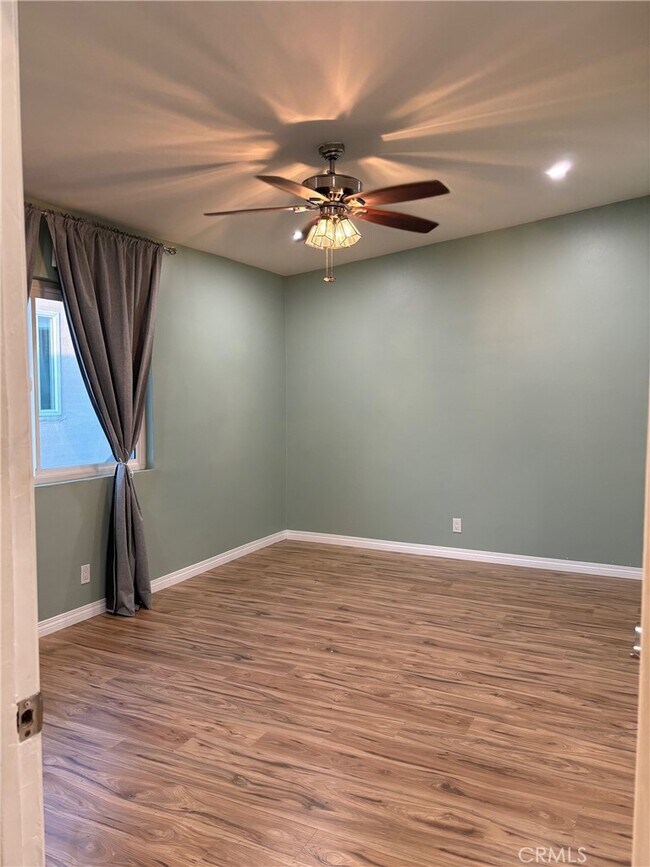 Photo - 7333 Bakman Ave