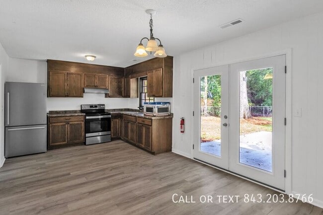 Photo - 301 Sprucewood Dr