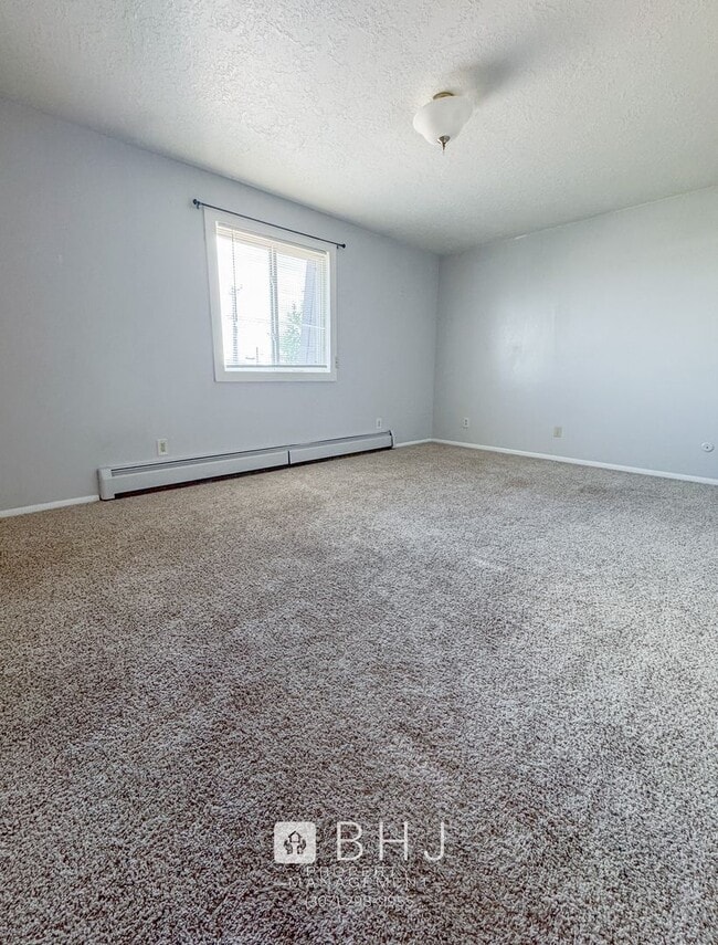 Photo - UTILITIES INCLUDED! Large 3 bed/ 1.5 bath on Demple Street