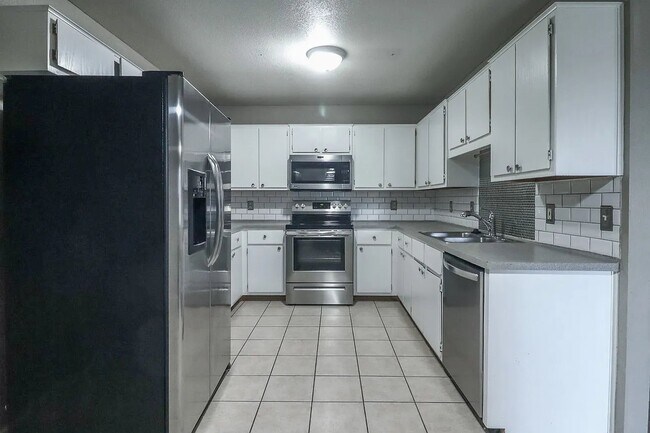 Photo - 2708 Edgefield St Unit B