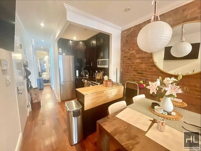 Photo - East 6th Street Unidad 7