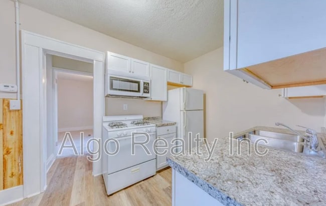 Photo - 838 41st Ave NE