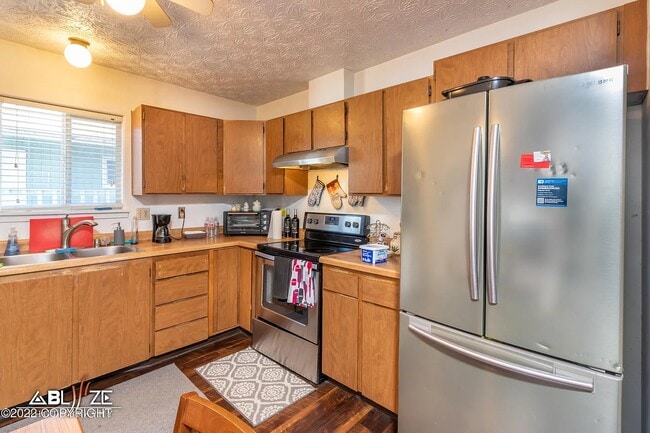 Building Photo - 7541 Peck Ave Unit 4