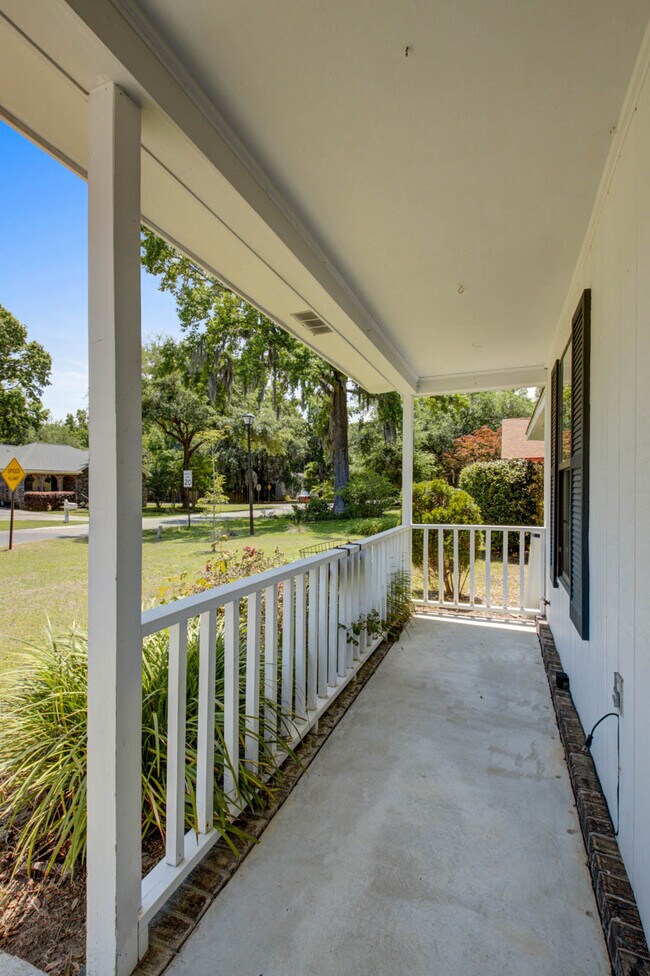 33 Paddlecreek Ave
