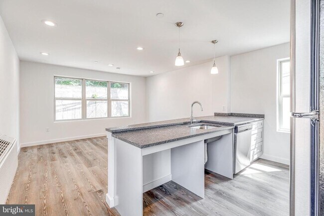 Photo - 751 N 43rd St Unit 301