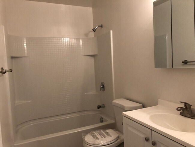 Photo - Spacious 2 Bedroom Apartment Unidad F-11