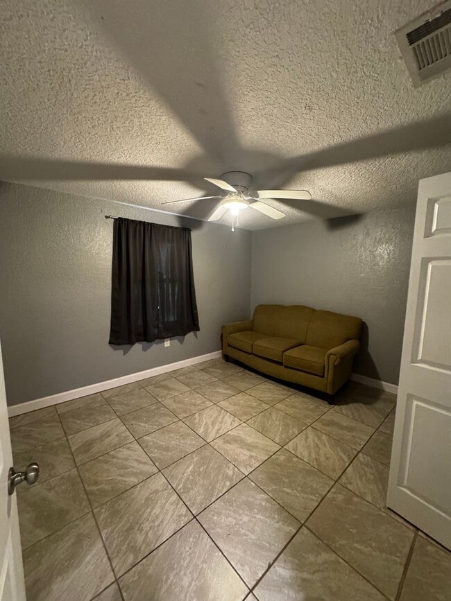 Photo - Cozy & Private 2-Bedroom Duplex Rental in Ocala