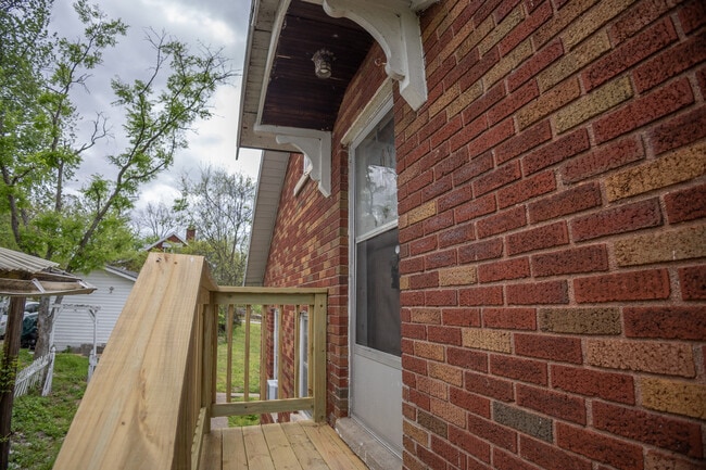 Photo - 927 Washington St