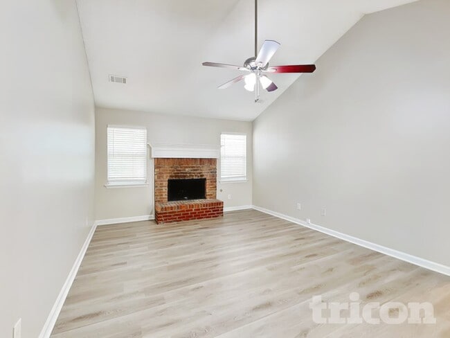 Photo - 207 Crystal Ct