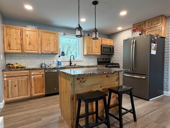 Photo - 34 B St