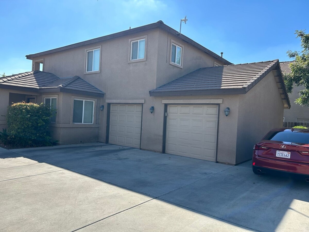 2221-27 W. Lark - 2221-27  W. Lark Unidad 2227 W. Lark