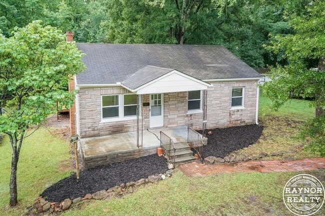 Building Photo - 2230 Cool Springs Rd Rental