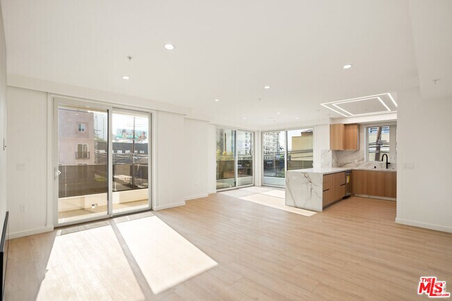 Building Photo - 1414 S Beverly Dr Rental