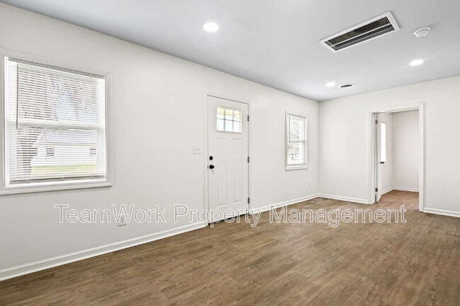 Photo - 3011 Terry Dr