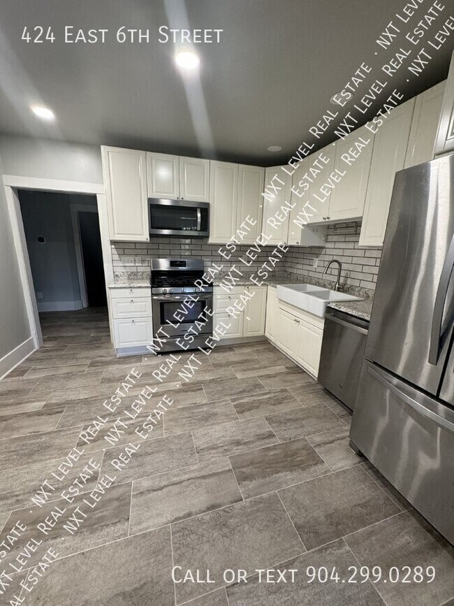 Photo - 424 E 6th St