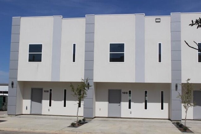 Building Photo - 1011 Emerald Valley Dr Unit 108 B