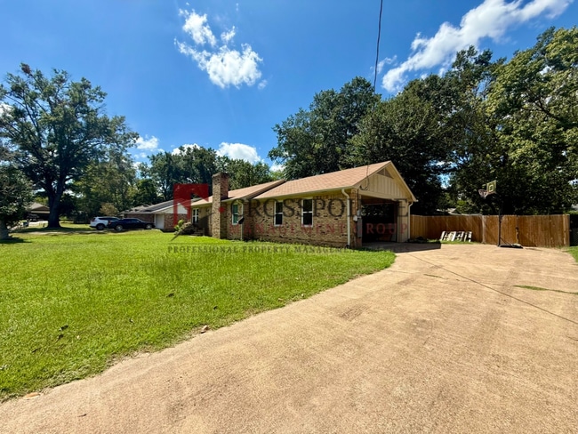 Photo - 111 N Gatewood Dr