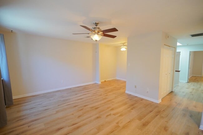 Photo - 1303 Airport Dr