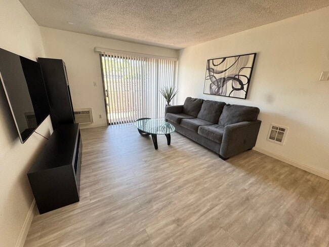 Photo - 100 Kinross Dr