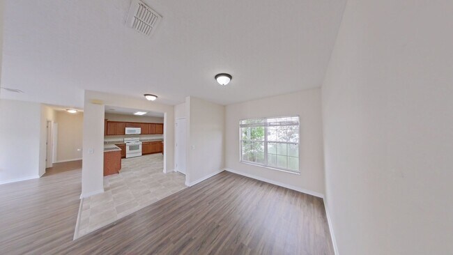 Photo - Nice 3/2 in Poinciana