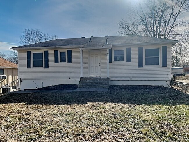 Photo - 2512 NW Kingsridge Dr House
