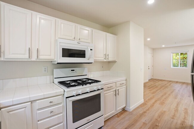 Photo - 1 BD / 1 BA Pet Friendly Newly Renovated A... Unidad 3382 #4