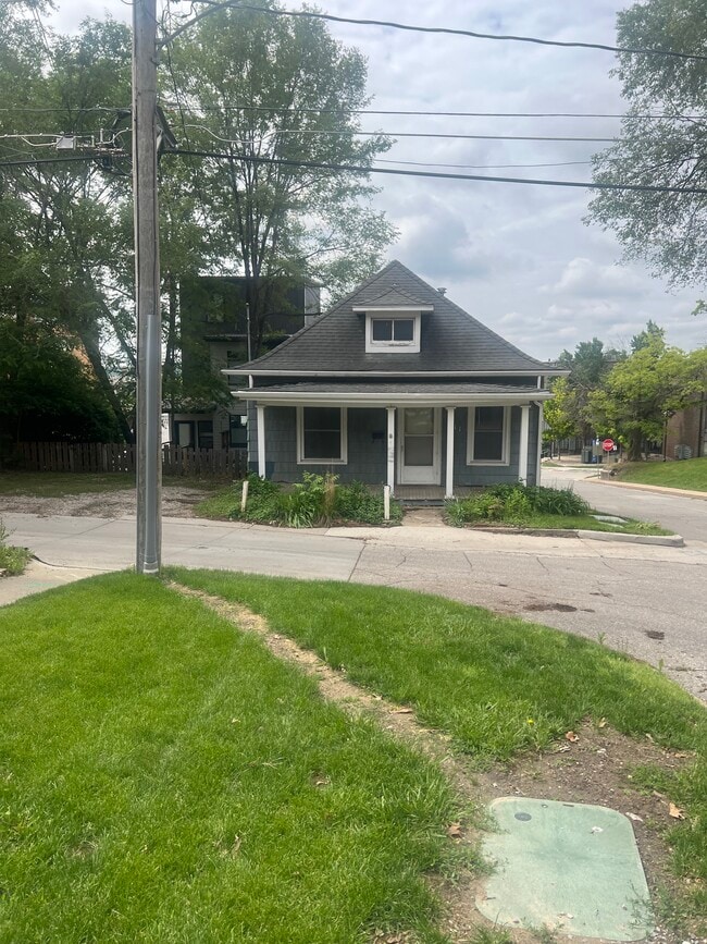 Photo - 611 19th St House