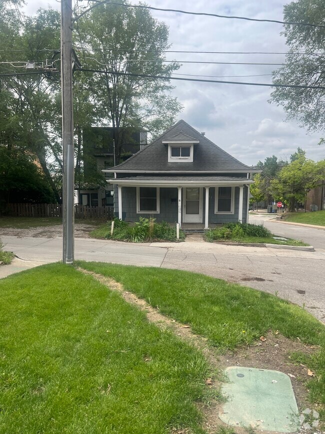 Building Photo - 611 19th St Rental