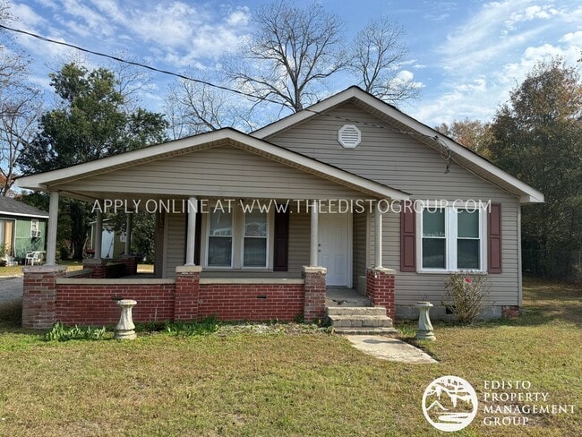 Building Photo - Modern 3-Bedroom Home with Updated Features and Large Lot