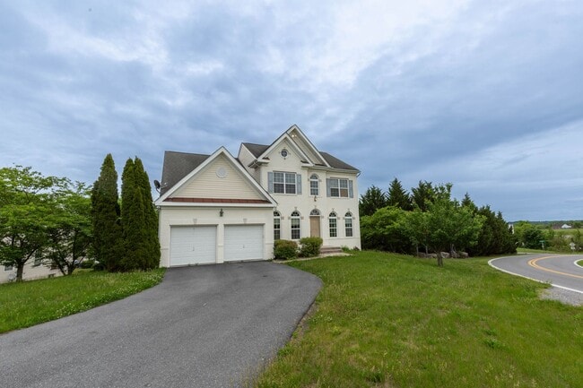 Photo - 5 Bed, 3.5 Bath, Single Family Home in Martinsburg, WV