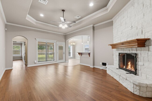 Photo - Spacious 3 Bed, 2 Bath House in Edelweiss Gartens Available Now!