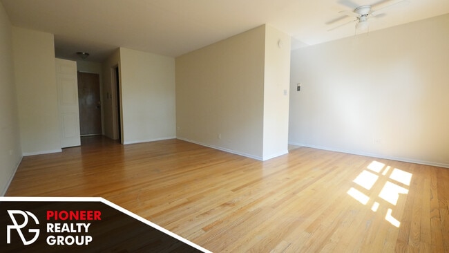 Photo - 665 W Wrightwood Ave Unit #660-506