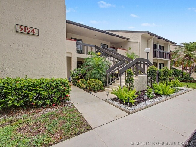Building Photo - 5154 Oakhill Ln Unit 1022