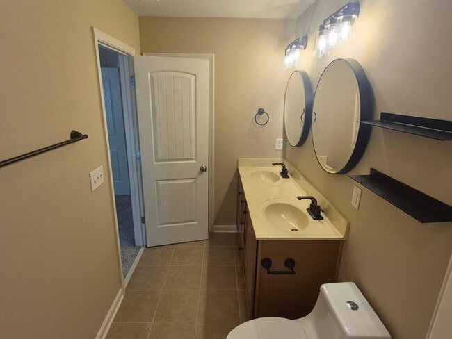 Photo - 3 bedrooms 2.5 Bath