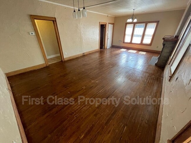 Photo - 121 NW 29th St