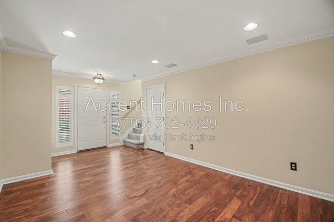Photo - 20864 Pitt Terrace