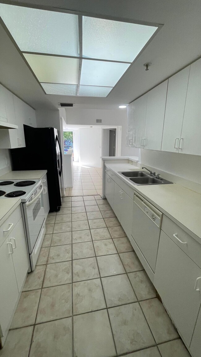 Building Photo - 4199 N Haverhill Rd Unit 103