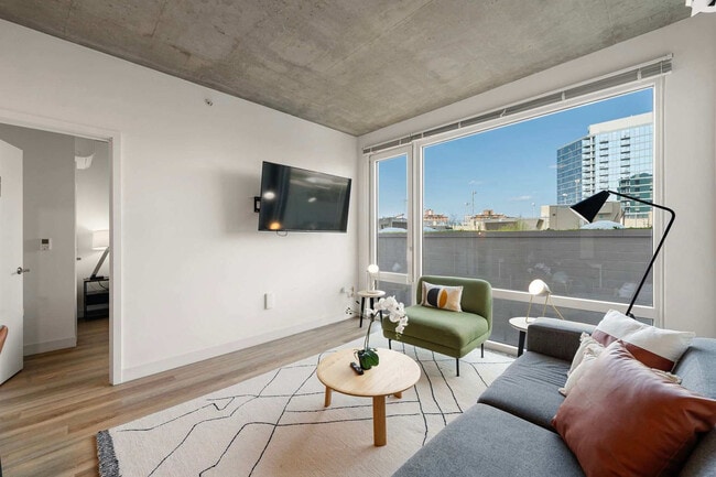 Photo - 853 W Blackhawk St Unit FL6-ID1466136P