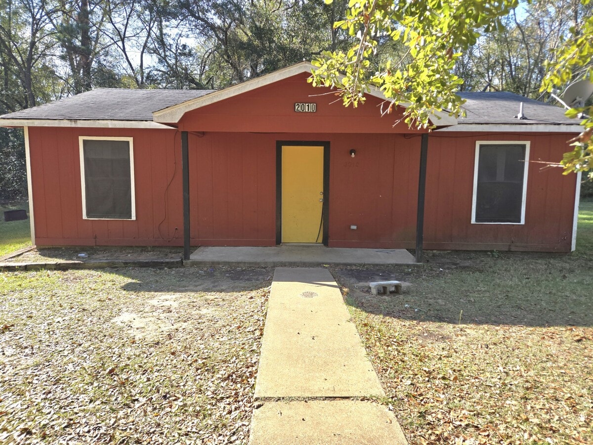 Photo - 2010 Railroad St