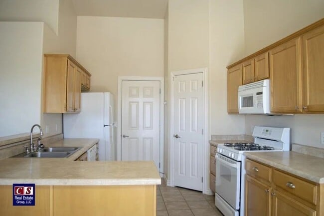Photo - 1422 Southern View Dr